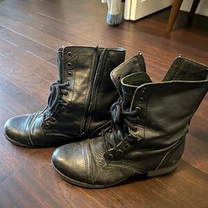 Steve Madden combat Boots